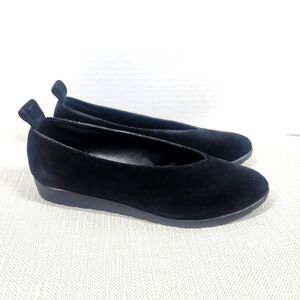 Eileen Fisher humor size 9.5 black suede wedge flats